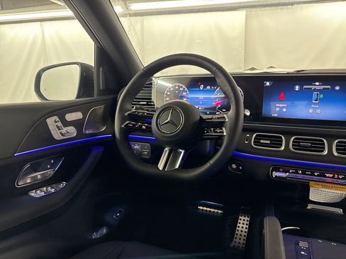 New 2026 Mercedes-Benz GLS 580 4MATIC image 27
