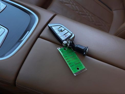 Used 2020 BMW 740i w/ Premium Package image 31