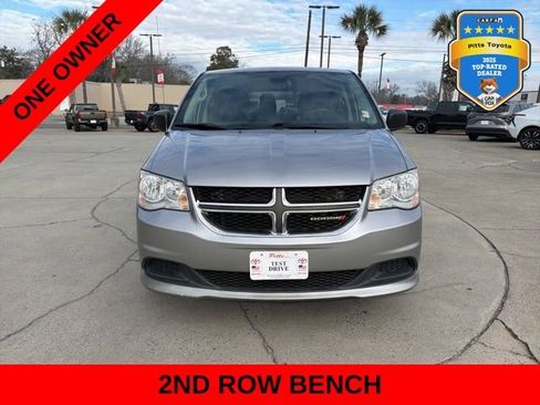 Used 2018 Dodge Grand Caravan SE w/ UConnect Hands-Free Group image 2
