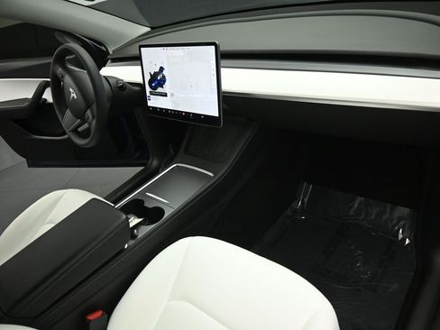 Used 2022 Tesla Model Y Long Range image 23