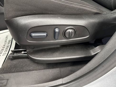 Used 2024 GMC Terrain SLE w/ Driver Convenience Package image 38