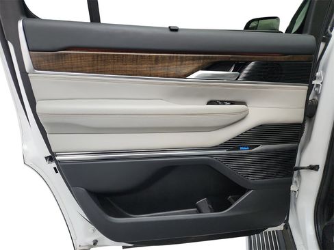 Used 2022 Jeep Grand Wagoneer Series II w/ Convenience Group III image 25