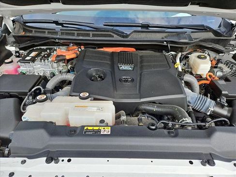 Used 2023 Toyota Sequoia Capstone AWD/4WD image 25