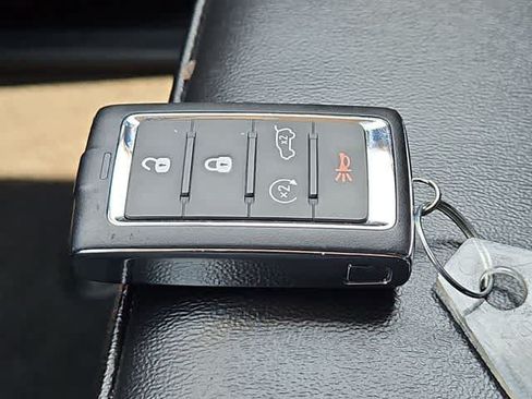 Used 2023 Jeep Grand Cherokee Limited w/ Black Appearance Package AWD/4WD image 28