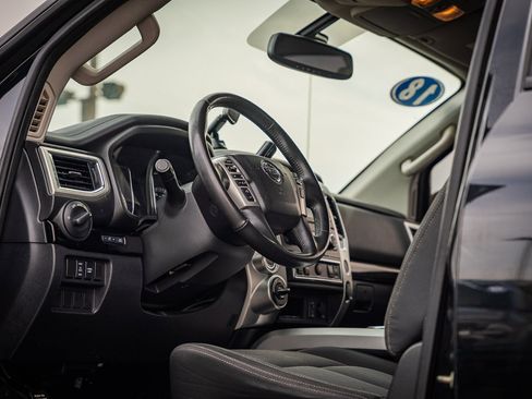 Used 2018 Nissan Titan SV w/ SV Convenience Package image 19