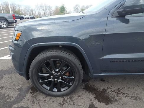 Used 2018 Jeep Grand Cherokee Altitude image 17