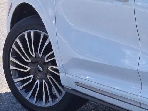 Certified 2022 Lincoln Corsair AWD w/ Premium Package image 14