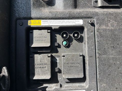 Used 2021 Ford F150 Lariat w/ Max Trailer Tow Package image 8