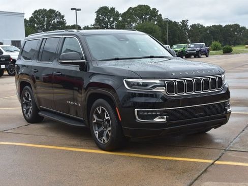 Used 2024 Jeep Wagoneer Series III AWD/4WD image 3