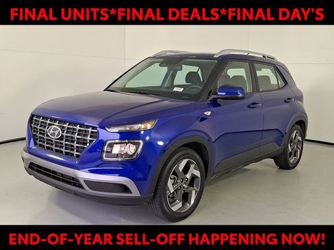 Certified 2024 Hyundai Venue SEL image 4