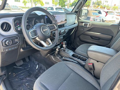 Used 2025 Jeep Wrangler Unlimited Sahara w/ Safety Group image 13