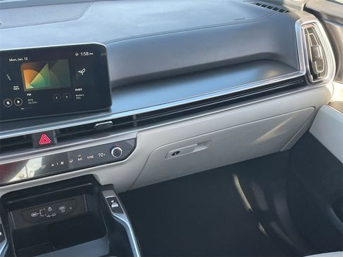 Certified 2025 Kia Sorento EX w/ EX Panoramic Sunroof Package image 15
