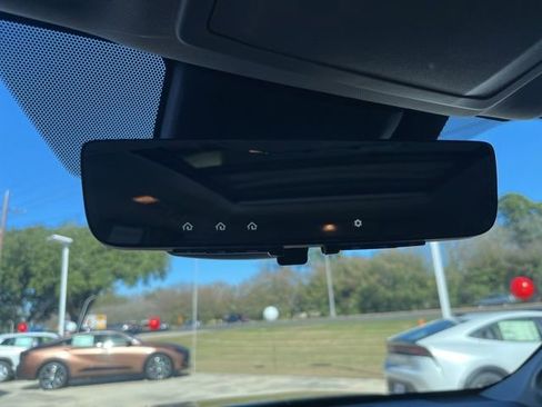 Used 2025 Toyota Highlander Platinum image 30