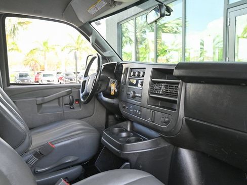 Used 2022 Chevrolet Express 3500 Extended w/ Driver Convenience Package RWD image 18