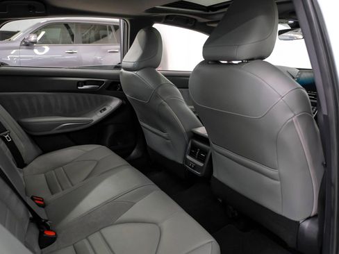 Used 2019 Toyota Avalon XSE image 35