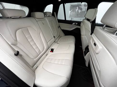 Used 2022 BMW X5 M50i w/ Executive Package AWD/4WD image 38