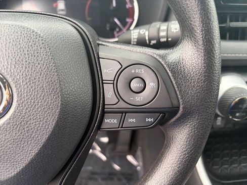 Used 2025 Toyota RAV4 XLE AWD/4WD image 15