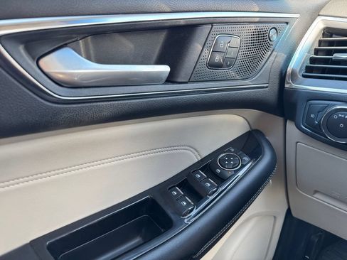 Used 2020 Ford Edge Titanium w/ Equipment Group 301A AWD/4WD image 11