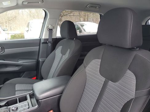 Used 2023 Kia Sorento LX image 10