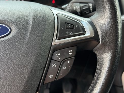 Used 2019 Ford Edge Titanium FWD image 16