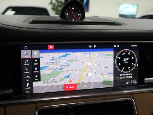 Used 2020 Porsche Panamera image 34