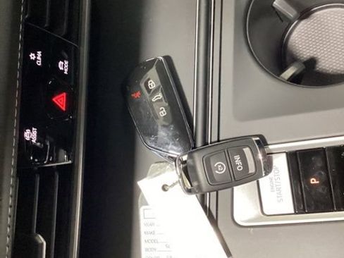 Certified 2024 Volkswagen Atlas SE image 26