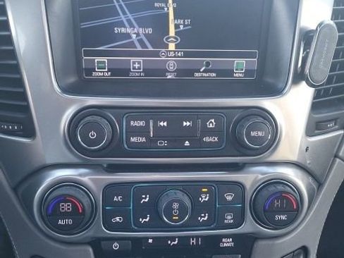 Used 2019 Chevrolet Suburban LT image 6