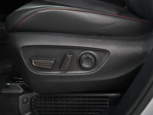 Used 2025 Toyota Sienna XSE AWD/4WD image 29