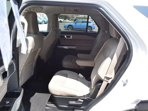 Used 2023 Ford Explorer XLT AWD/4WD image 31