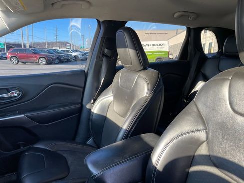 Used 2019 Jeep Cherokee Latitude Plus w/ Cold Weather Group image 10