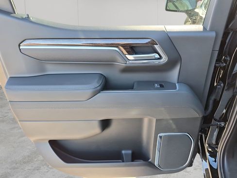 New 2026 GMC Sierra 1500 SLE image 17