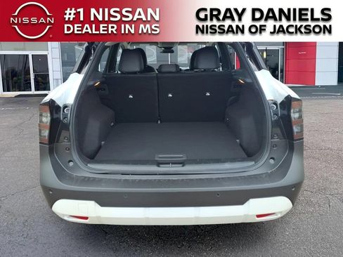 New 2026 Nissan Kicks SR w/ Cold Weather Package FWD image 8