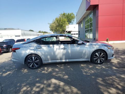 Used 2022 Nissan Altima 2.5 SV w/ SV Premium Package FWD image 7
