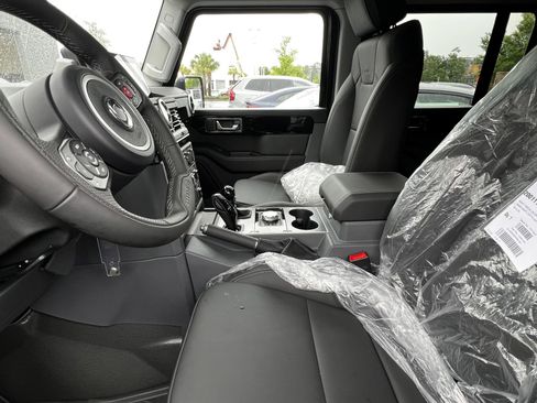 Used 2025 INEOS Grenadier Fieldmaster Edition image 13