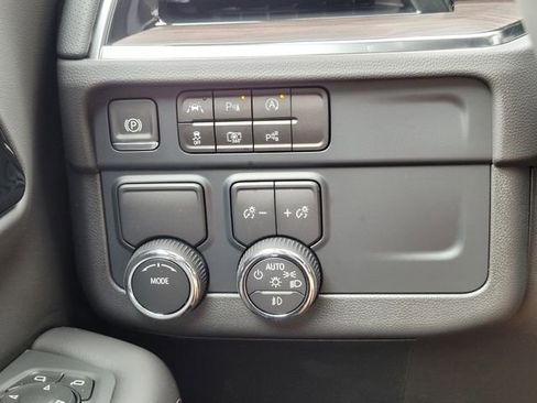 New 2025 Chevrolet Suburban Premier image 26