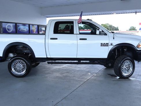 Used 2017 RAM 2500 Tradesman w/ Chrome Appearance Group AWD/4WD image 4