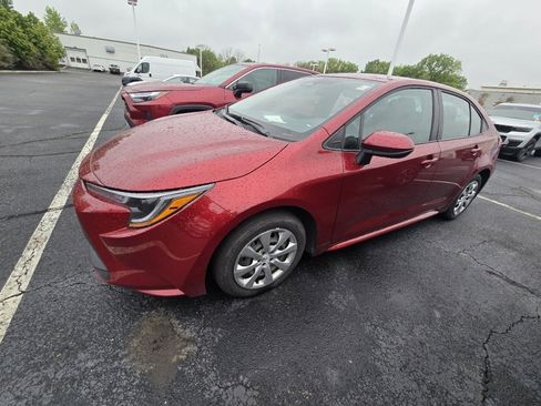 Used 2025 Toyota Corolla LE FWD image 4