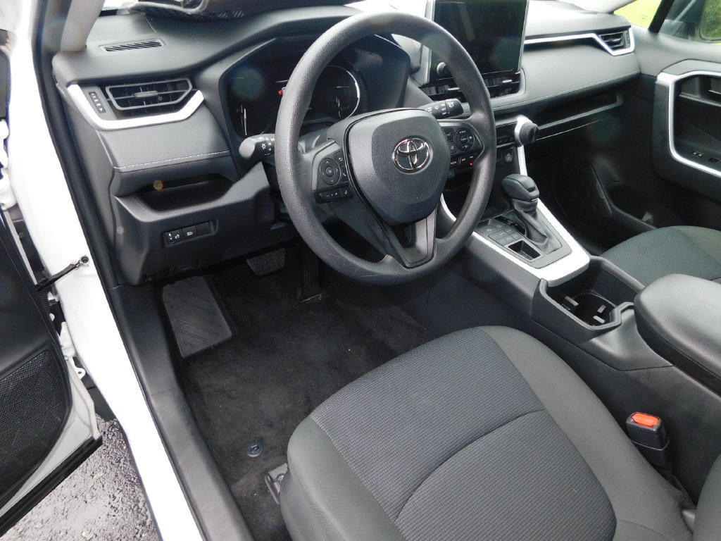Used 2024 Toyota RAV4 LE AWD/4WD image 13