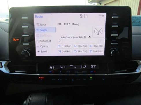 Used 2023 Toyota Sienna XLE image 28