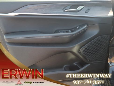 Certified 2024 Jeep Grand Cherokee Limited AWD/4WD image 10