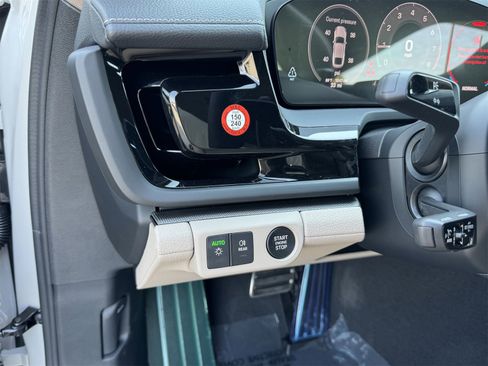 New 2025 Porsche Panamera 4 image 24