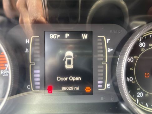Used 2018 Jeep Cherokee Latitude w/ Altitude Package FWD image 20