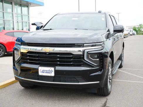 Used 2025 Chevrolet Suburban LS AWD/4WD image 3
