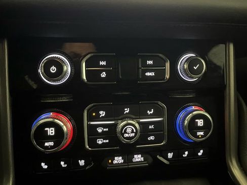 Used 2021 GMC Yukon Denali w/ Denali Premium Package image 17