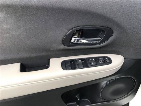 Used 2021 Honda HR-V LX image 12