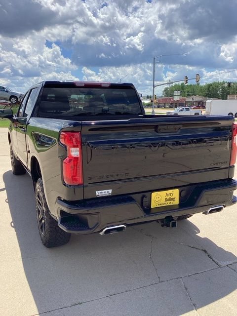 Used 2023 Chevrolet Silverado 1500 Custom Trail Boss w/ Midnight Edition AWD/4WD image 3
