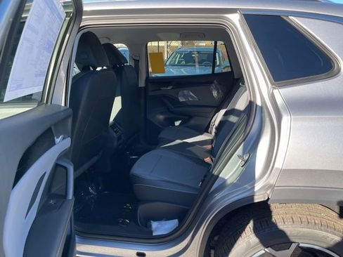 New 2026 Volkswagen Tiguan SE image 9