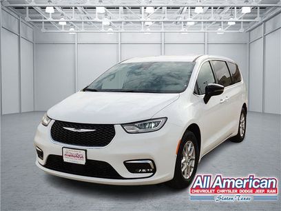 New 2026 Chrysler Pacifica Select