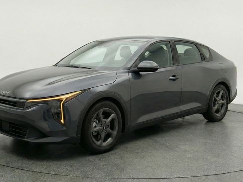 Used 2025 Kia K4 FWD image 3
