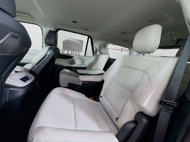 New 2026 Lincoln Navigator Premiere AWD/4WD image 26